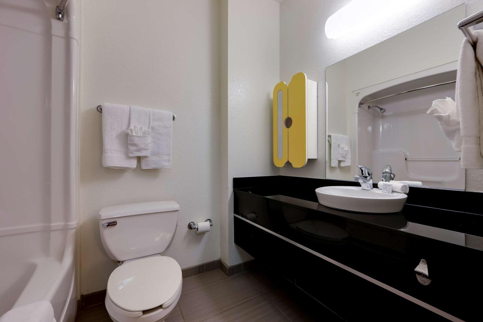 Studio 6 Toronto - Mississauga With Kitchenettes Εξωτερικό φωτογραφία